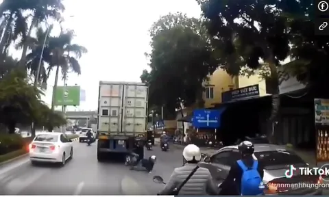 Pha vượt xe tải 'đi vào lòng đất': Người đàn ông bị 'cướp xe máy' trắng trợn giữa ban ngày